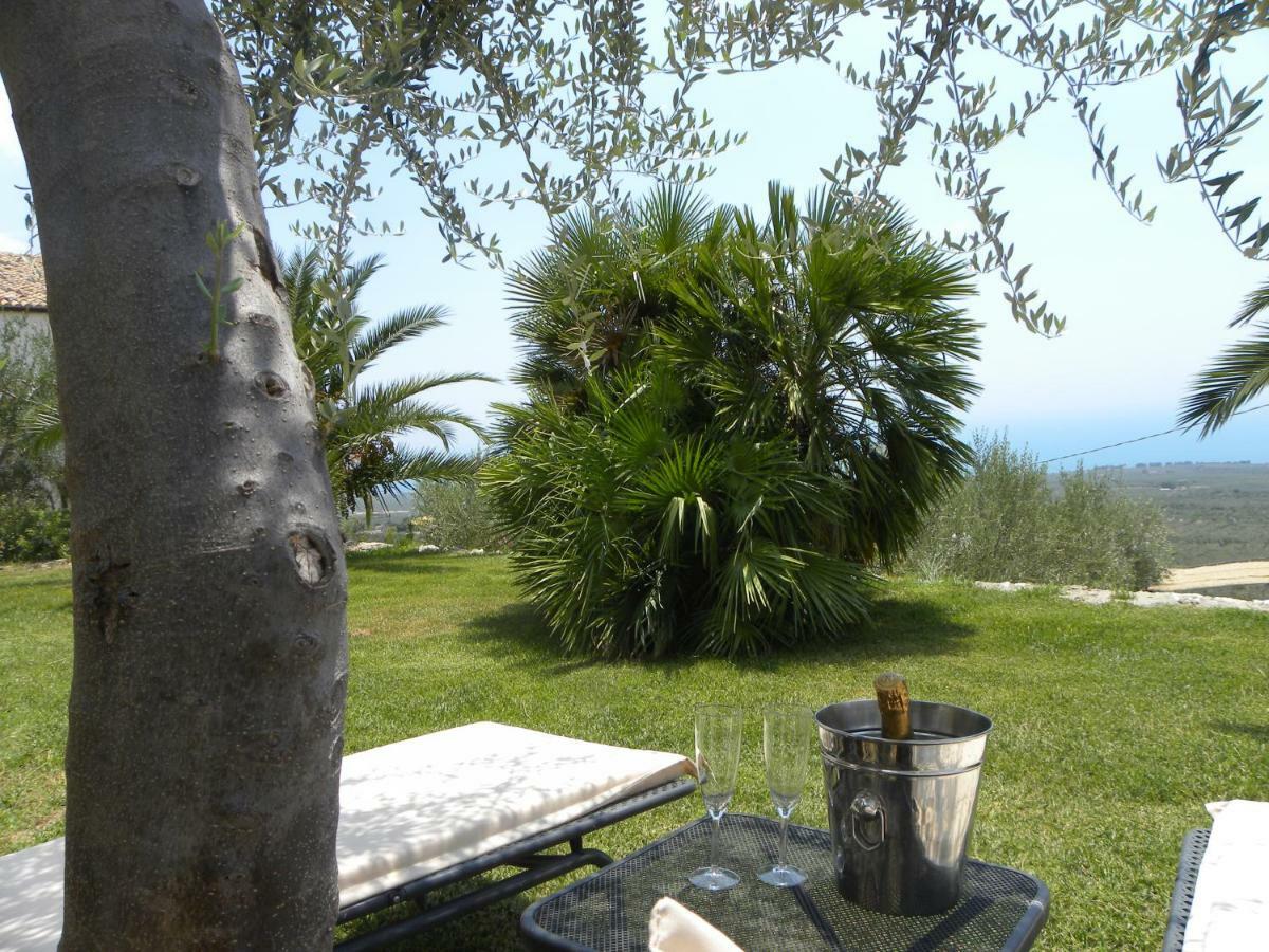 Villa In Gargano - Villa Basso Monte SantʼAngelo Buitenkant foto