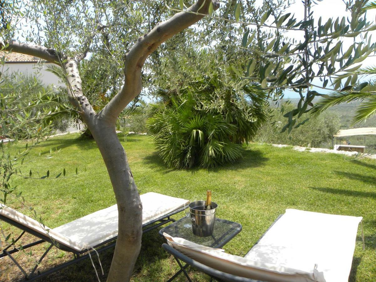 Villa In Gargano - Villa Basso Monte SantʼAngelo Buitenkant foto