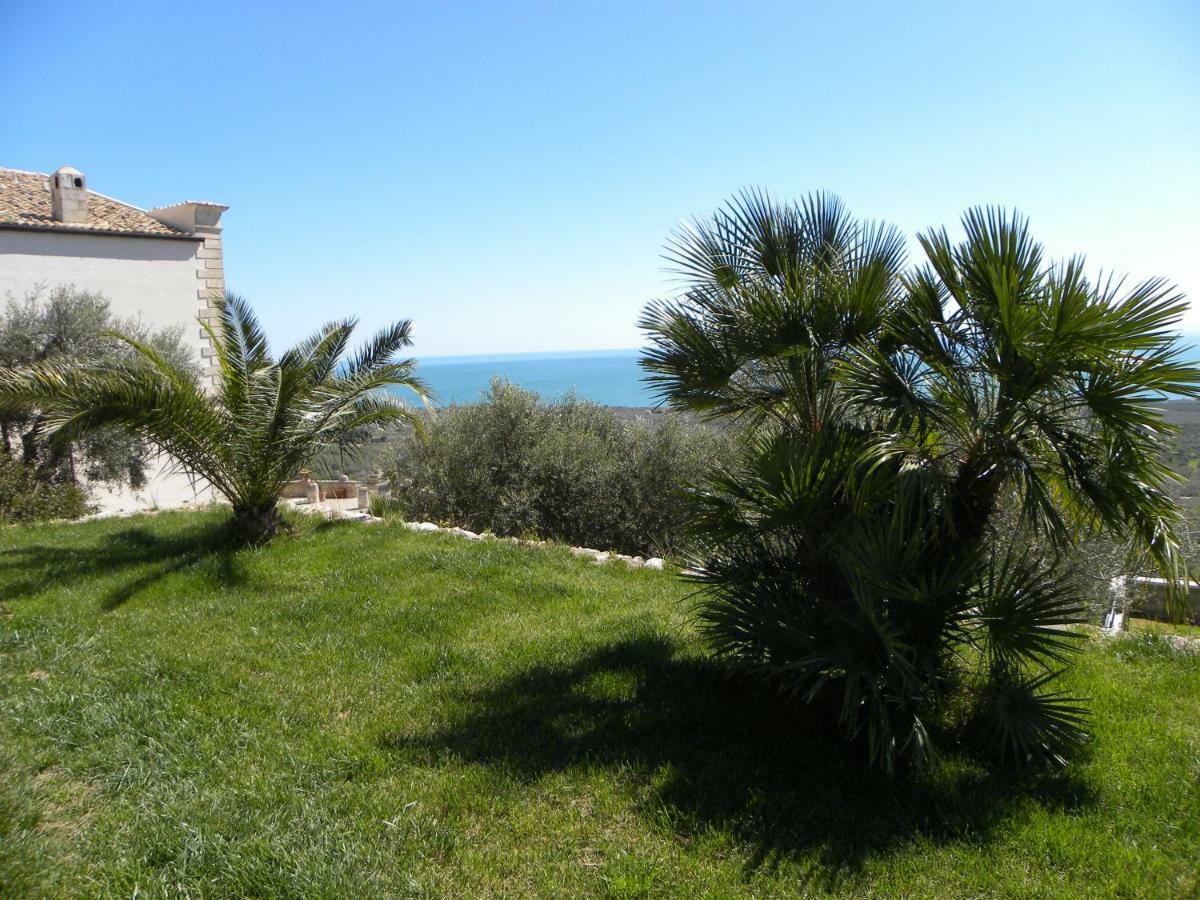 Villa In Gargano - Villa Basso Monte SantʼAngelo Buitenkant foto